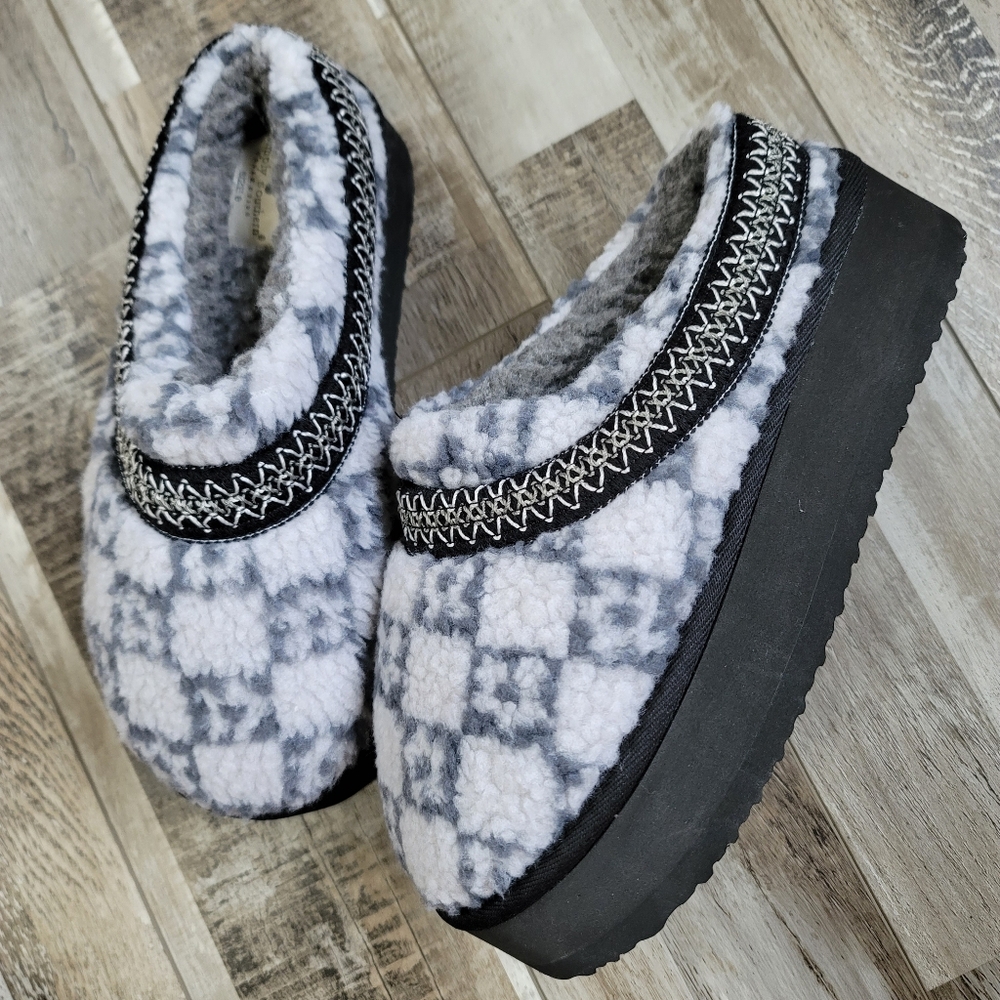 New Simply Southern Sherpa Platform Slippers Size 7